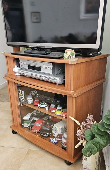 Móvel de TV com Rodas e Tampo Rotativo