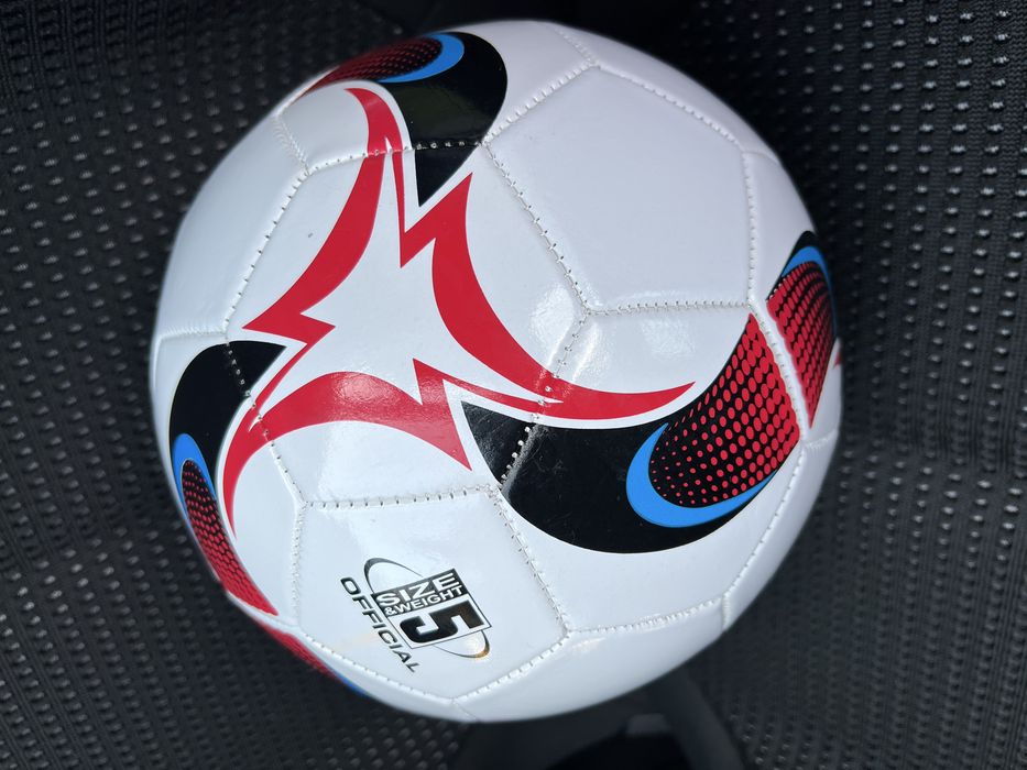 Piłka nożna - nowa, napompowana