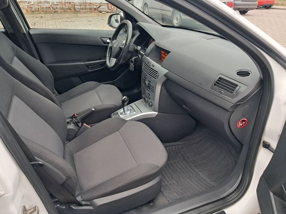 Опель Астра 2012г. автомат