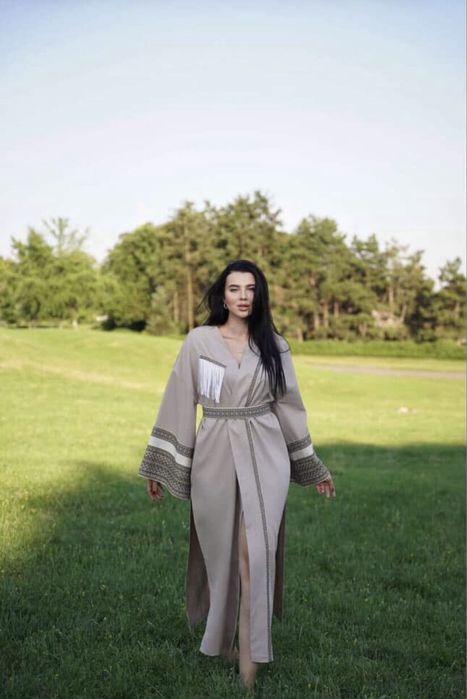 Парні вишиванки, плаття та чоловіча сорочка