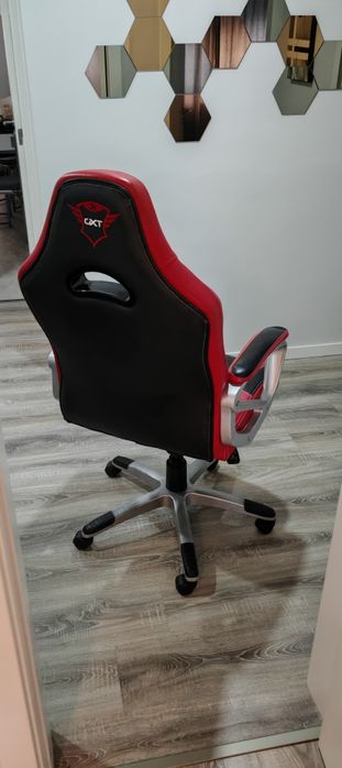 Cadeira Gaming Trust GXT vermelha