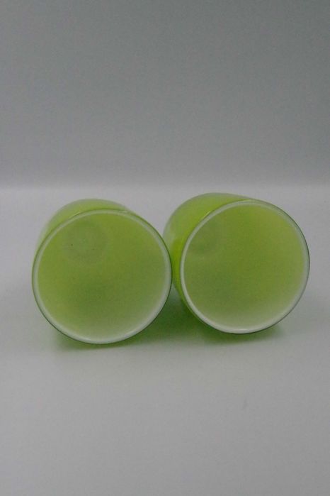 Kubki szklane vintage MCM limonkowe szkło warstwowe cased glass
