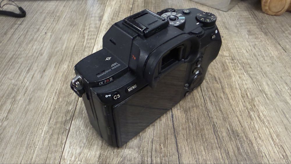 sony alpha 7R III (FULL-FRAME)