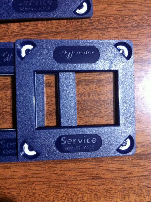 Selling a batch of 70 slides – I have the models shown in the images64286111915651123