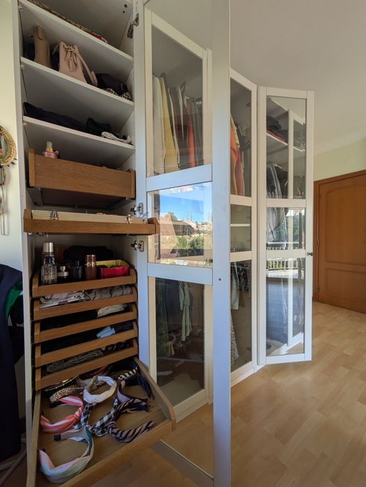 Roupeiro modular IKEA:  3 módulos com portas de vidro