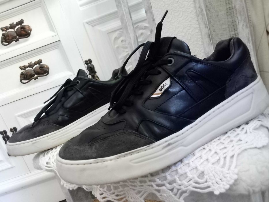 Hugo BOSS skórzane oryginalne sneakersy adidasy trampki męskie 42 buty