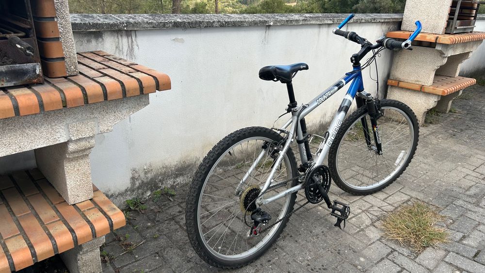 Bicicleta em bom estado geral