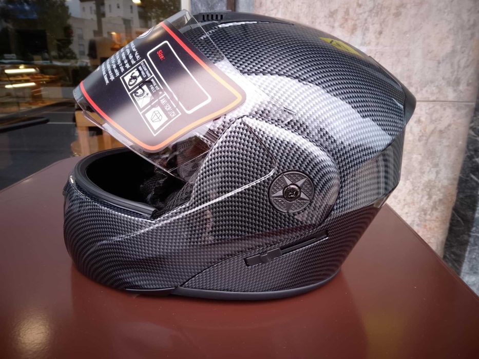 Capacete Modular Novo com oculos e saco.