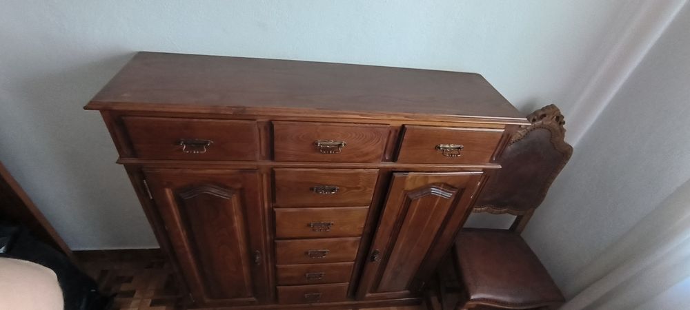 Aparador / Móvel de Sala em Madeira Maciça com Gavetas e Portas