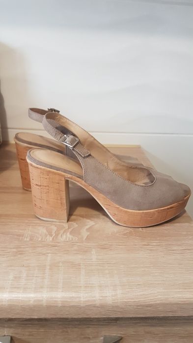 Buty Jenny Fairy nr.40 na korku  wygodne,stabilny obcas ,zamszowe