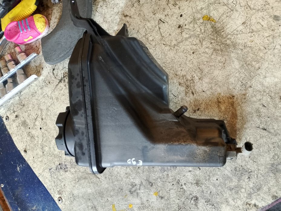 Zbiorniczek wyrównawczy BMW E90 E91