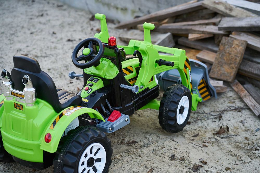 Traktor na akumulator z Łyżką Koparka