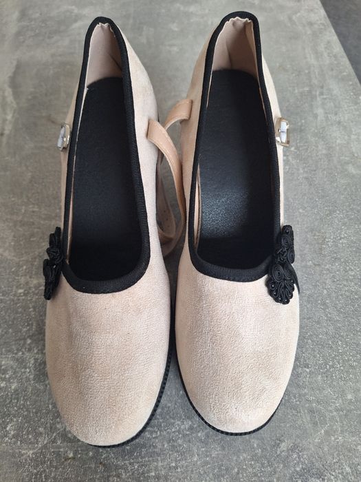 Buty na grubym obcasie