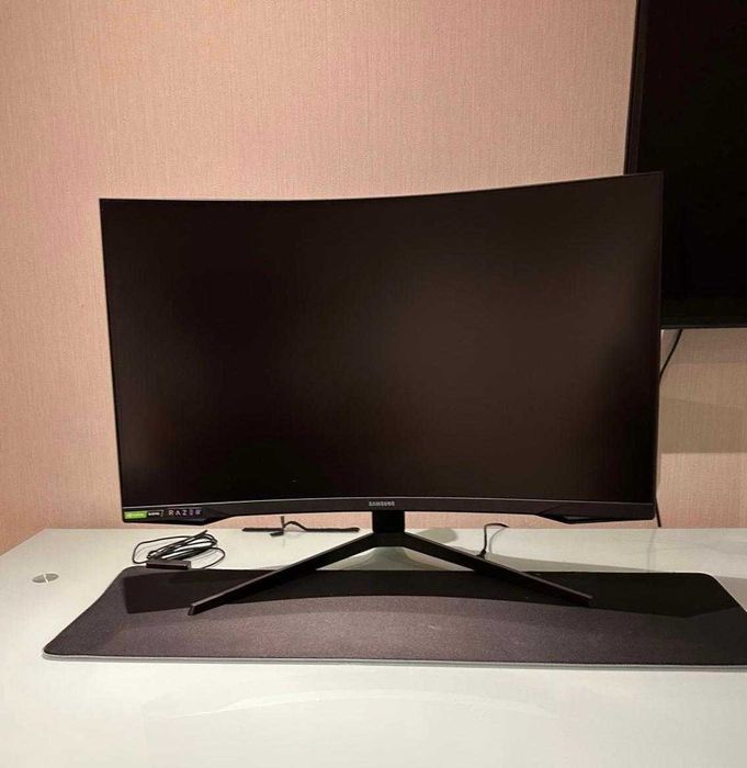 Monitor Samsung Odyssey G7 curvo