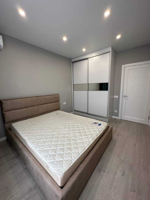 Є ГЕНЕРАТОР оренда 1-кім квартири 45 м2 в ЖК Світло Парк