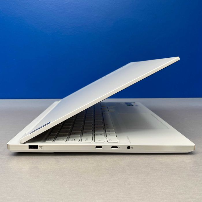 Lenovo Legion 7 16IRX9 - 16" 3.2K (i9-14900HX/32GB/1TB/RTX 4070 8GB)