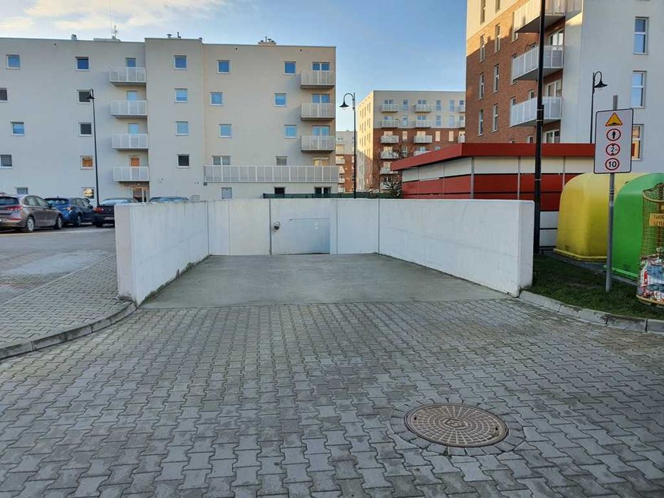 Do wynającia garaż miejsce parkingowe postojowe w garażu podziemnym Wróblewskiego 21A Nowa Przędzalnia Łódź Polesie - Widok 5