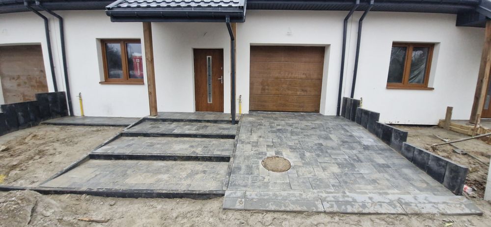 NAJCIEPLEJSZY środkowy segment. Wszystkie media. Juz ogrzewany