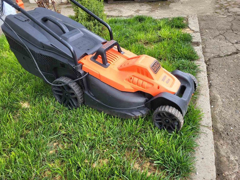 Газонокосарки великі і малі