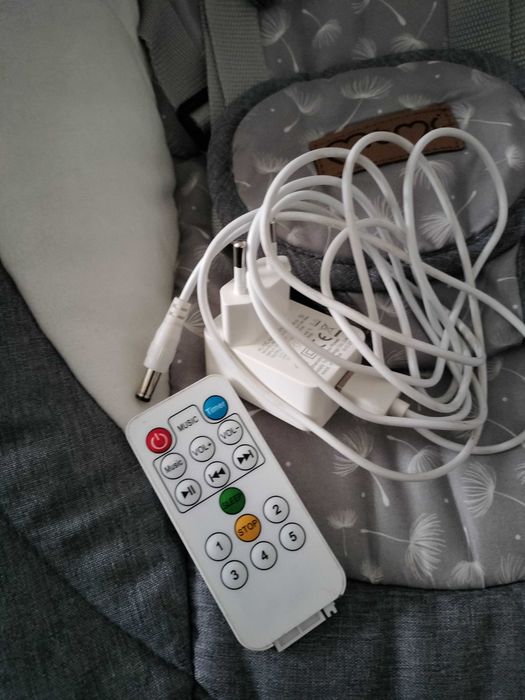 Leżaczek bujaczek elektryczny momi