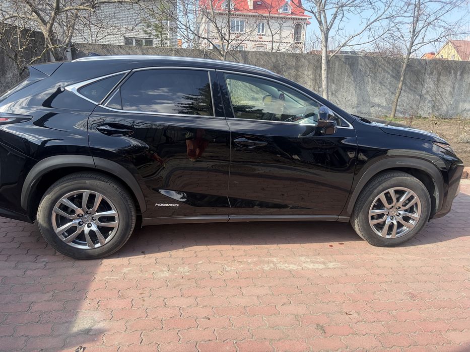 Lexus NX 300, hybrid