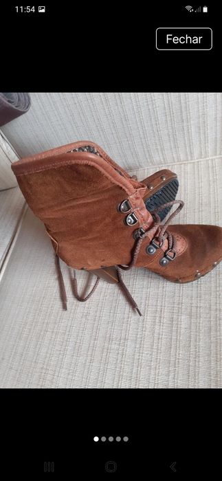 Botas castanhas bom estado  marca tapadas