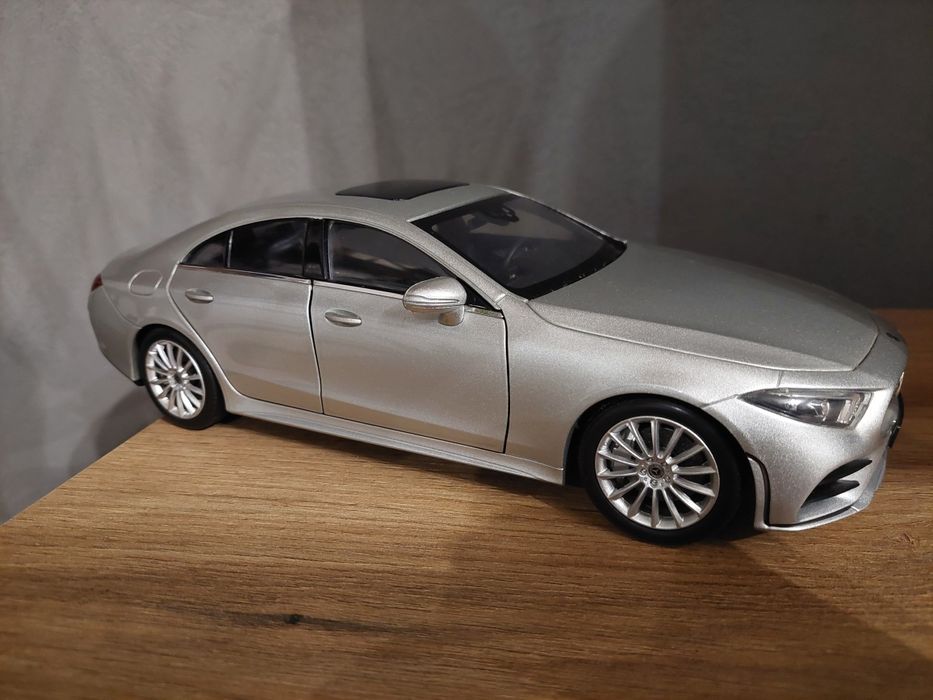 Model 1:18 Mercedes CLS Norev