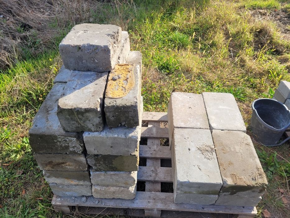 Bloczki betonowe, krawężniki drogowe