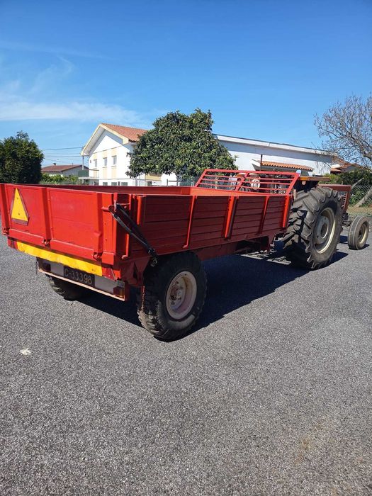 Vendo trator com alfaias agriculas