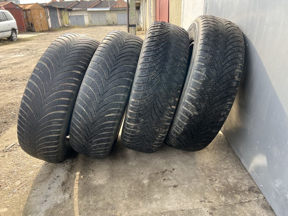 Всесезонні шини 215/70 R16 100H марки Kumho