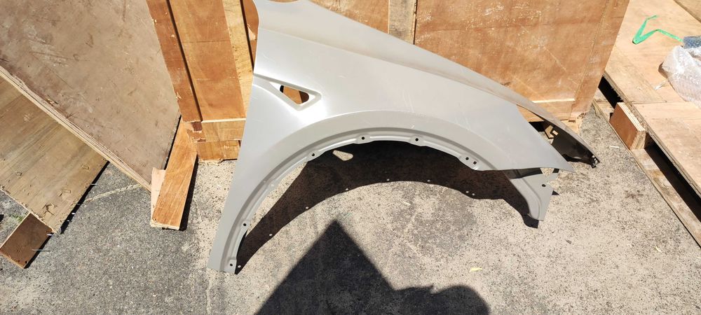 Tesla Model Y Крило переднє праве 1493452-E0-A