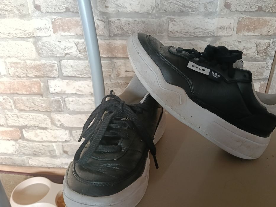 Piekne sneakersy Adidas skóra naturalna 35 super stan