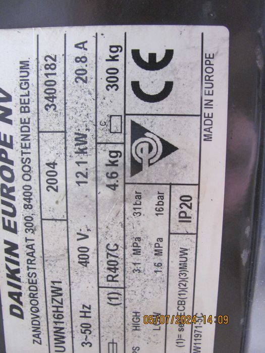 Тепловий насос.  Моноблочний чілер з водяним охолодженням Daikin.