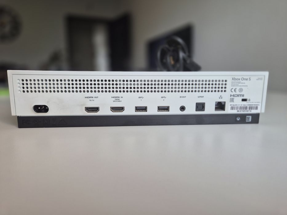 Xbox One S 1t 2 pady ładowarka, akumulatorki do padów zestaw gier