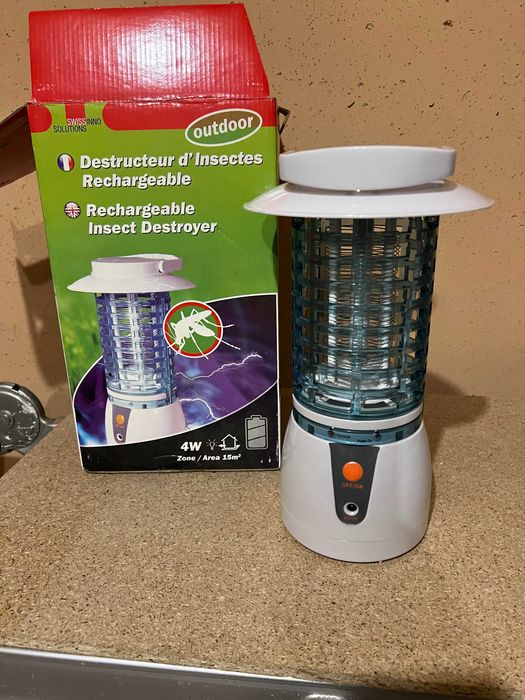 Прилад для знищення комарів електричним струмом