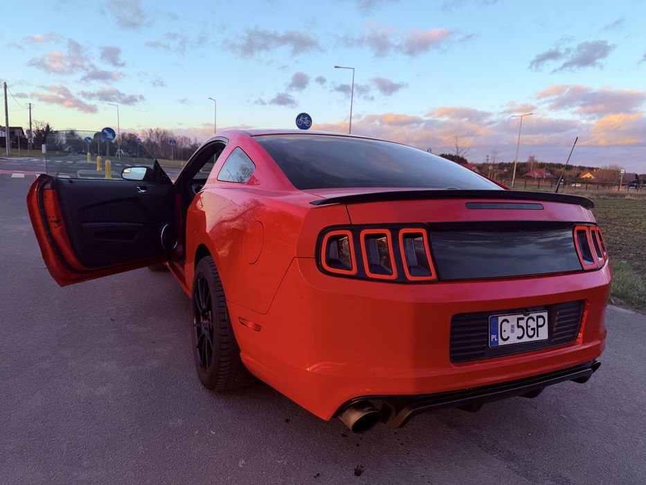 Wynajem samochodu długoterminowy wynajem najem auta Ford Mustang 3.7 V6 2014 wersja premium wynajem dlugoterminowy