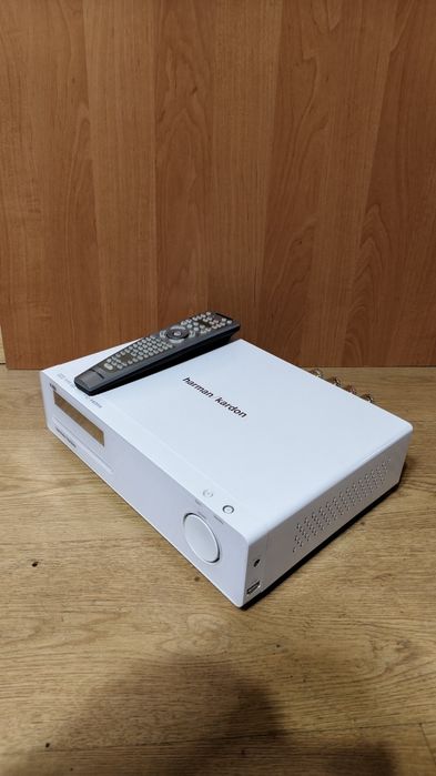 Шикарний Усилитель harman kardon hs200