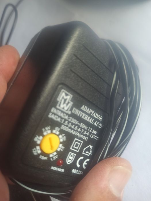 Adaptador universal MW 500ma.