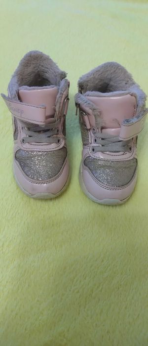 Демо Сезонні черевички для маленької красуні