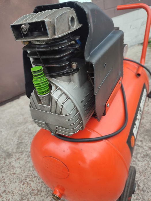 Компресор BLACK DECKER 50L воздушний
