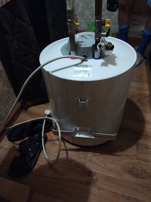 болер для воды на стену