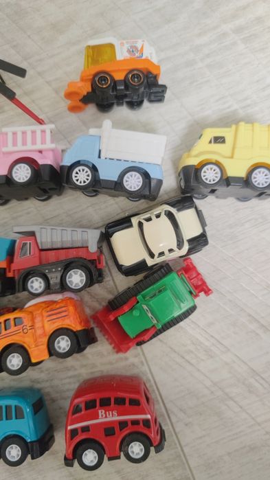 Набір машинок 18 шт маленькі металеві та пластикові
