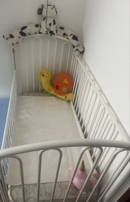 Vendo cama em ferro de criança branca