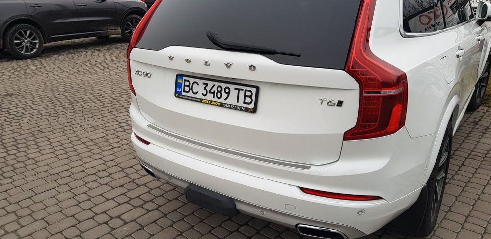 Кросовер Volvo XC90 2