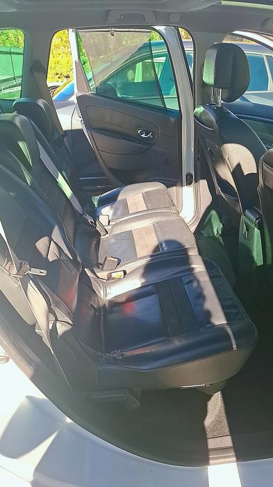 Carro 7 lugares, em bom estado