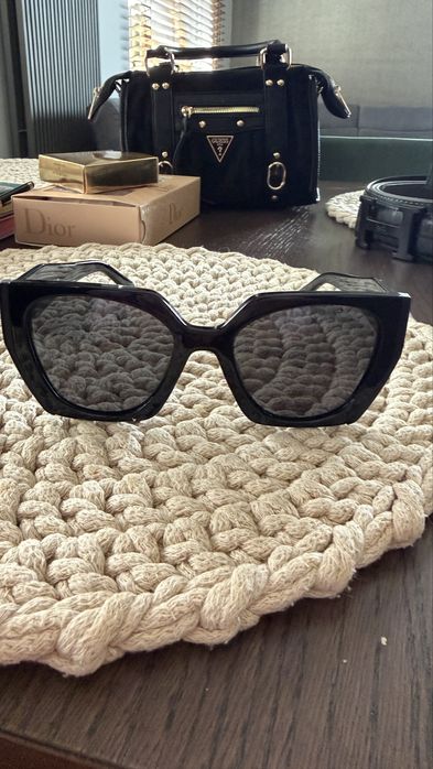Okulary damskie Prada