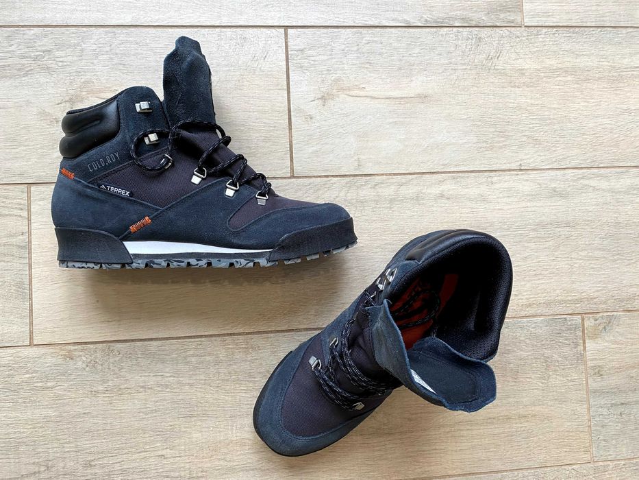 Adidas Terrex — треккинговые / хайкинговые ботинки средней высоты