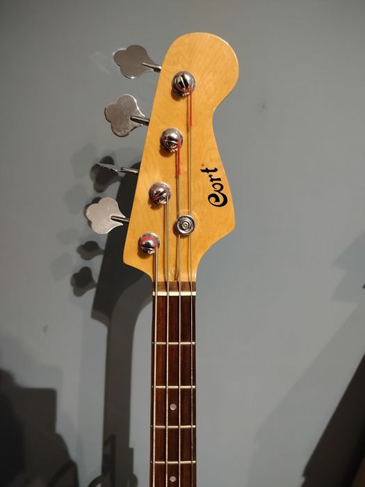 Stylowy bas elektryczny – klasyka w świetnym stanie!