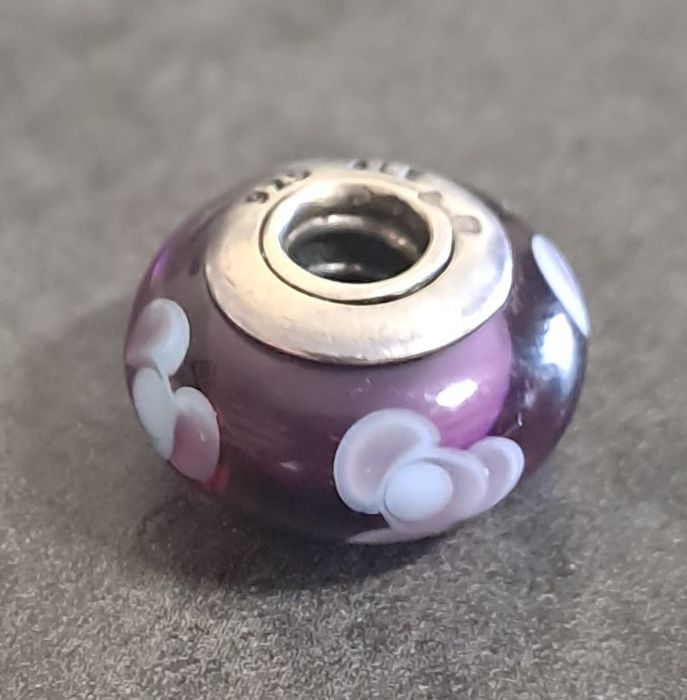 Conta Pandora em Murano Lilás e Prata 925, NOVA
Perfeita para adicion