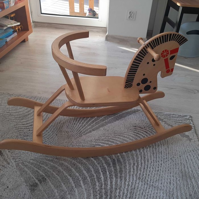 Konik na biegunach drewniany